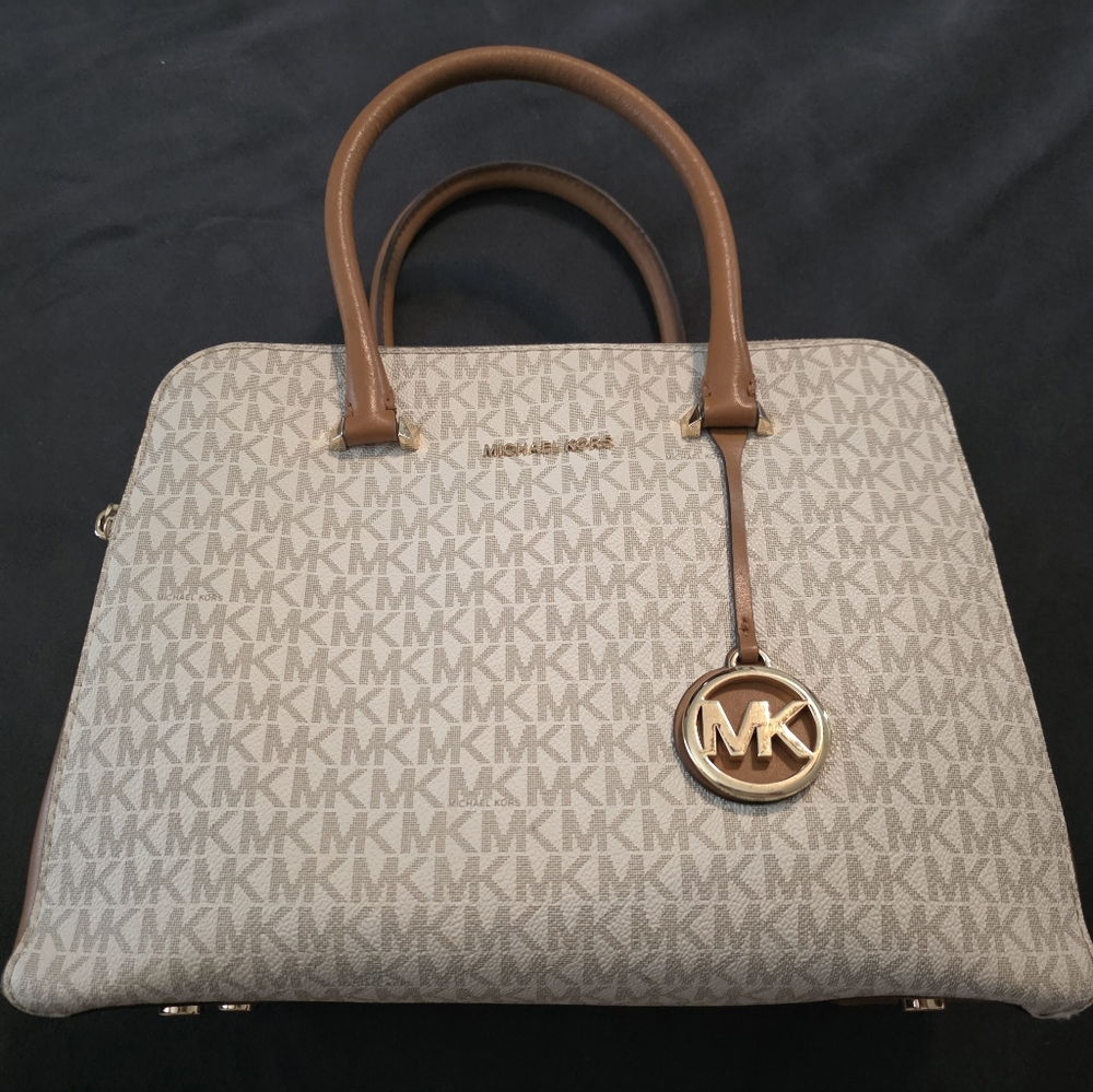 Like New Michael Kors Purse